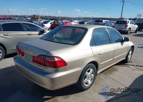 2000 Honda Accord 3.0 Ex z USA, uszkodzony, nr VIN 1HGCG165XYA077211